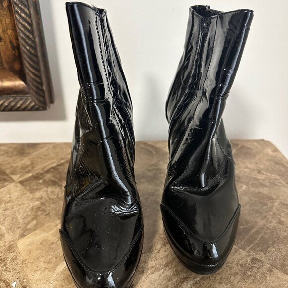 FENDI PATENT LEATHER ANKLE BOOTS - Picture 2 of 16